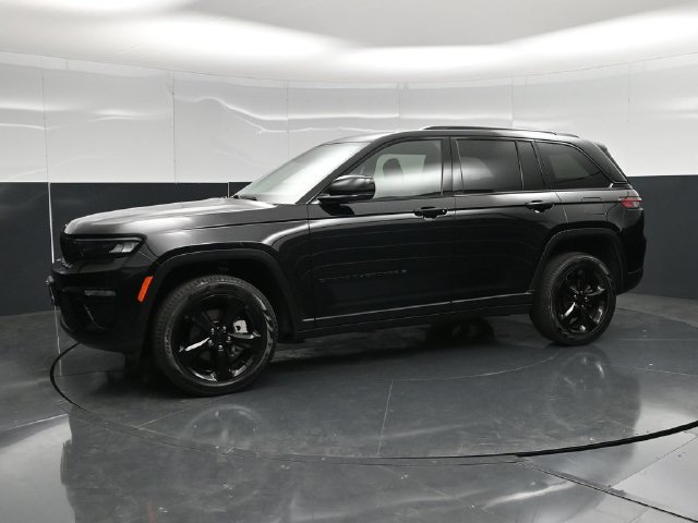 Used 2023 Jeep Grand Cherokee Limited w/ Black Appearance Package AWD/4WD image 9
