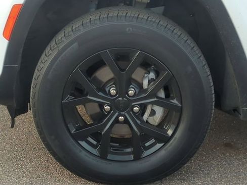 Used 2025 Jeep Grand Cherokee Altitude AWD/4WD image 10