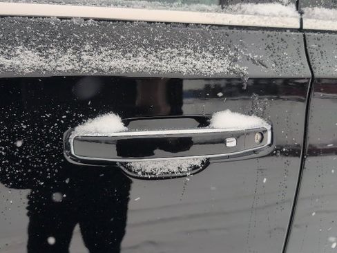 Certified 2023 Chevrolet Tahoe High Country w/ Advanced Technology Package image 17