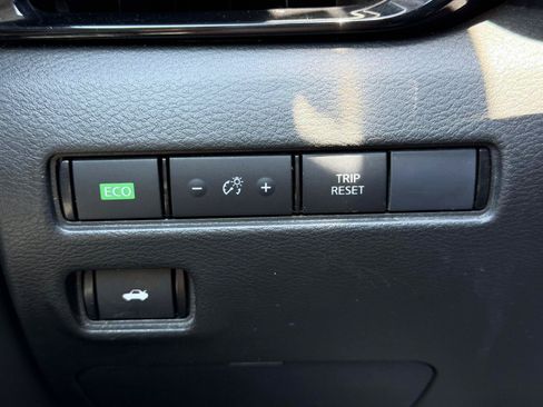 Used 2023 Nissan Sentra SV FWD image 18