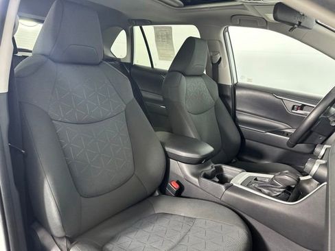 Used 2021 Toyota RAV4 XLE w/ Convenience Package AWD/4WD image 25