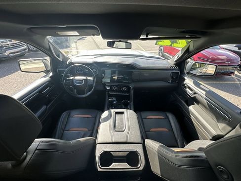 Used 2022 GMC Sierra 1500 AT4 w/ Sierra Safety Plus Package image 18