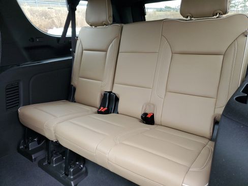 Used 2021 Chevrolet Suburban Premier w/ Premium Package image 33