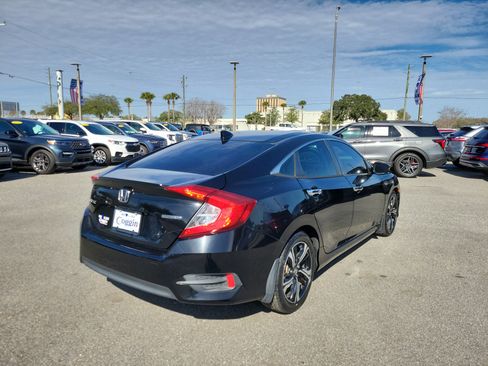 Used 2017 Honda Civic Touring image 3