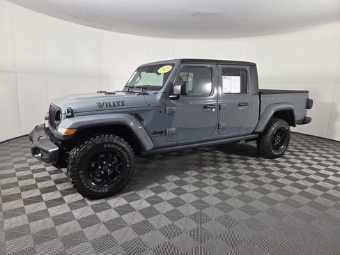 Certified 2025 Jeep Gladiator Willys image 8