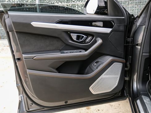 Used 2020 Lamborghini Urus image 43