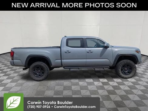 Used 2018 Toyota Tacoma TRD Off-Road w/ Technology Package AWD/4WD image 9
