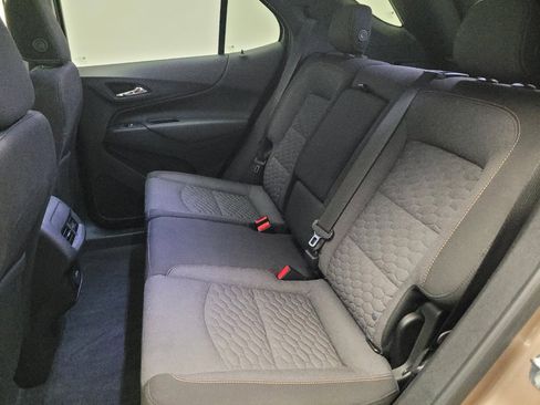 Used 2018 Chevrolet Equinox LT FWD image 18