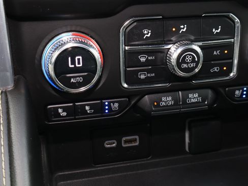 Used 2023 GMC Yukon XL SLT image 30