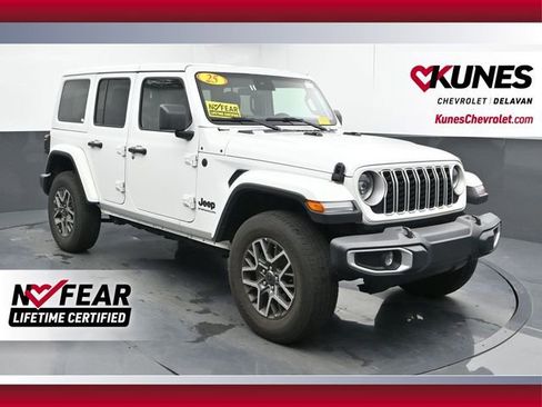 Used 2025 Jeep Wrangler Unlimited Sahara AWD/4WD image 1