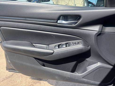 Used 2025 Nissan Altima 2.5 SV FWD image 18