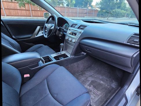 Used 2011 Toyota Camry SE image 30