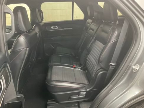 Used 2025 Ford Explorer ST-Line w/ ST-Line Street Pack image 14
