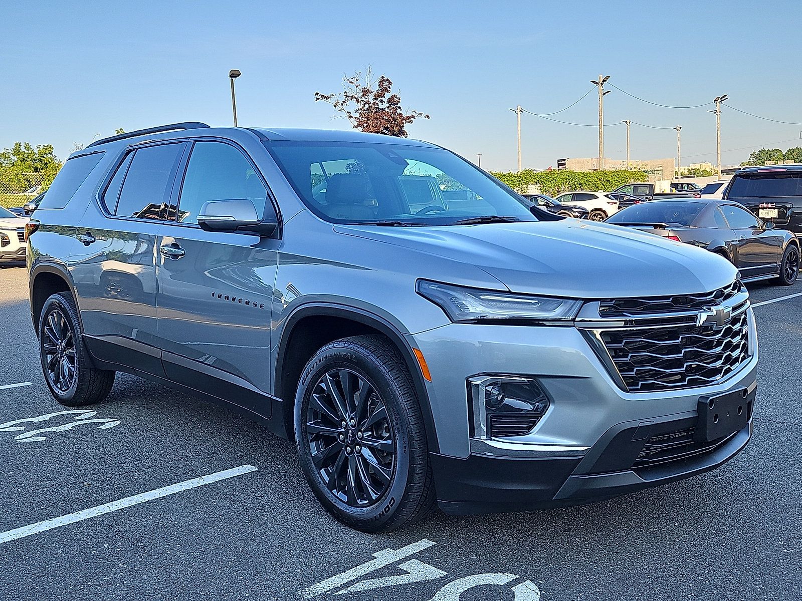 Used 2023 Chevrolet Traverse RS w/ LPO, Cargo Package AWD/4WD image 1
