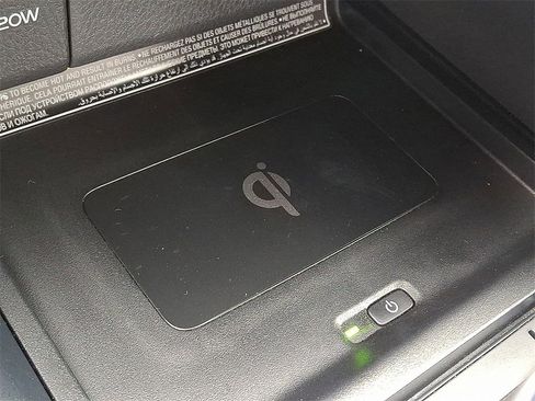 Used 2020 Toyota Camry XLE w/ Sunroof Package image 23