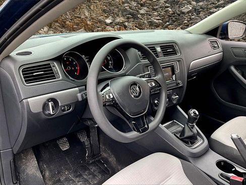 Used 2017 Volkswagen Jetta S w/ Jetta S Cold Weather Package image 10