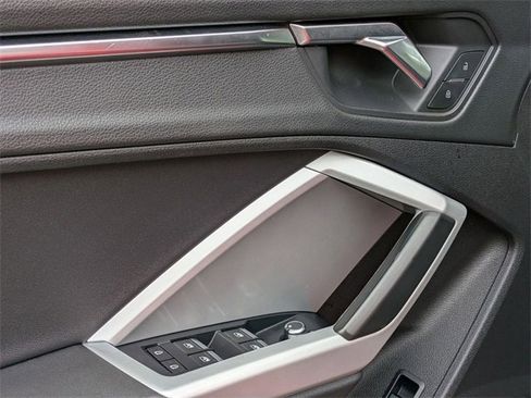 Used 2021 Audi Q3 2.0T Premium image 16