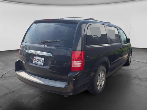 Used 2008 Chrysler Town & Country Touring FWD image 10