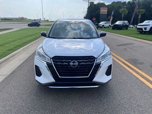 Used 2025 Nissan Kicks Play S FWD image 10