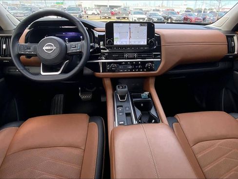 Used 2025 Nissan Pathfinder Platinum image 15