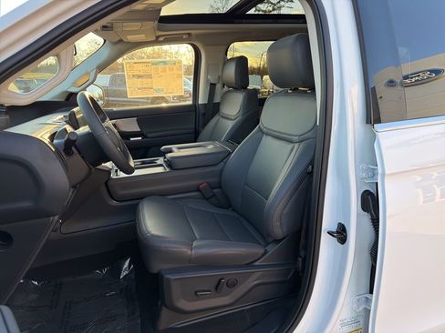 New 2025 Ford Expedition Active image 9