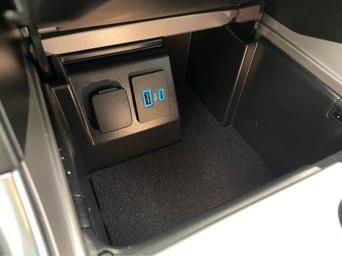 Used 2023 Ford Explorer XLT w/ Equipment Group 202A image 36