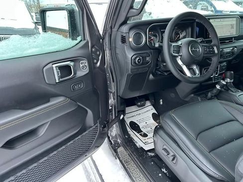New 2026 Jeep Wrangler Unlimited Sahara AWD/4WD image 9
