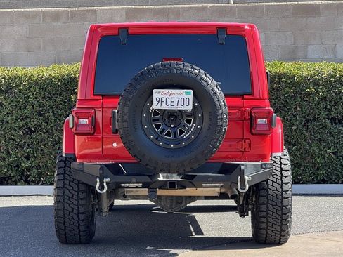 Used 2018 Jeep Wrangler Unlimited Sahara AWD/4WD image 5