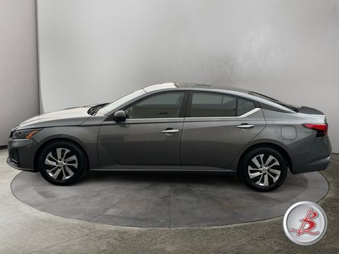 Used 2024 Nissan Altima 2.5 S FWD image 4