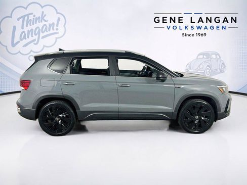 Certified 2024 Volkswagen Taos SE w/ Panoramic Sunroof Package AWD/4WD image 4