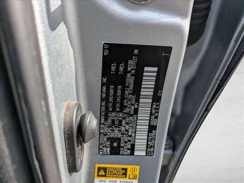 Used 2018 Toyota Highlander LE image 15