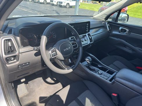 Used 2022 Kia Sorento LX FWD image 13