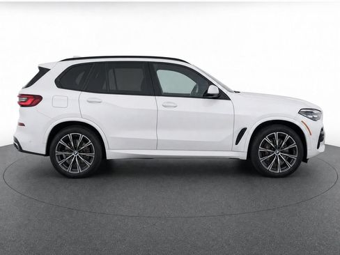 Used 2022 BMW X5 sDrive40i w/ M Sport Package RWD image 2