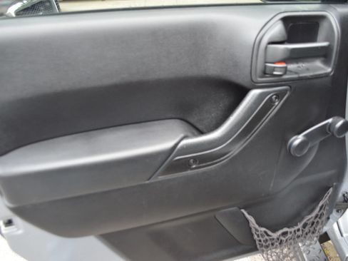 Used 2013 Jeep Wrangler Sport AWD/4WD image 14