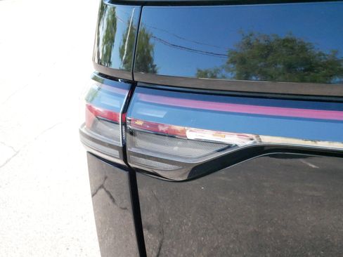 Certified 2025 Volkswagen ID. Buzz Pro S RWD image 17