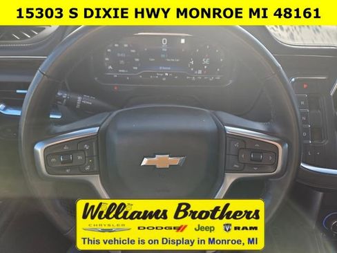 Used 2023 Chevrolet Suburban Premier image 9