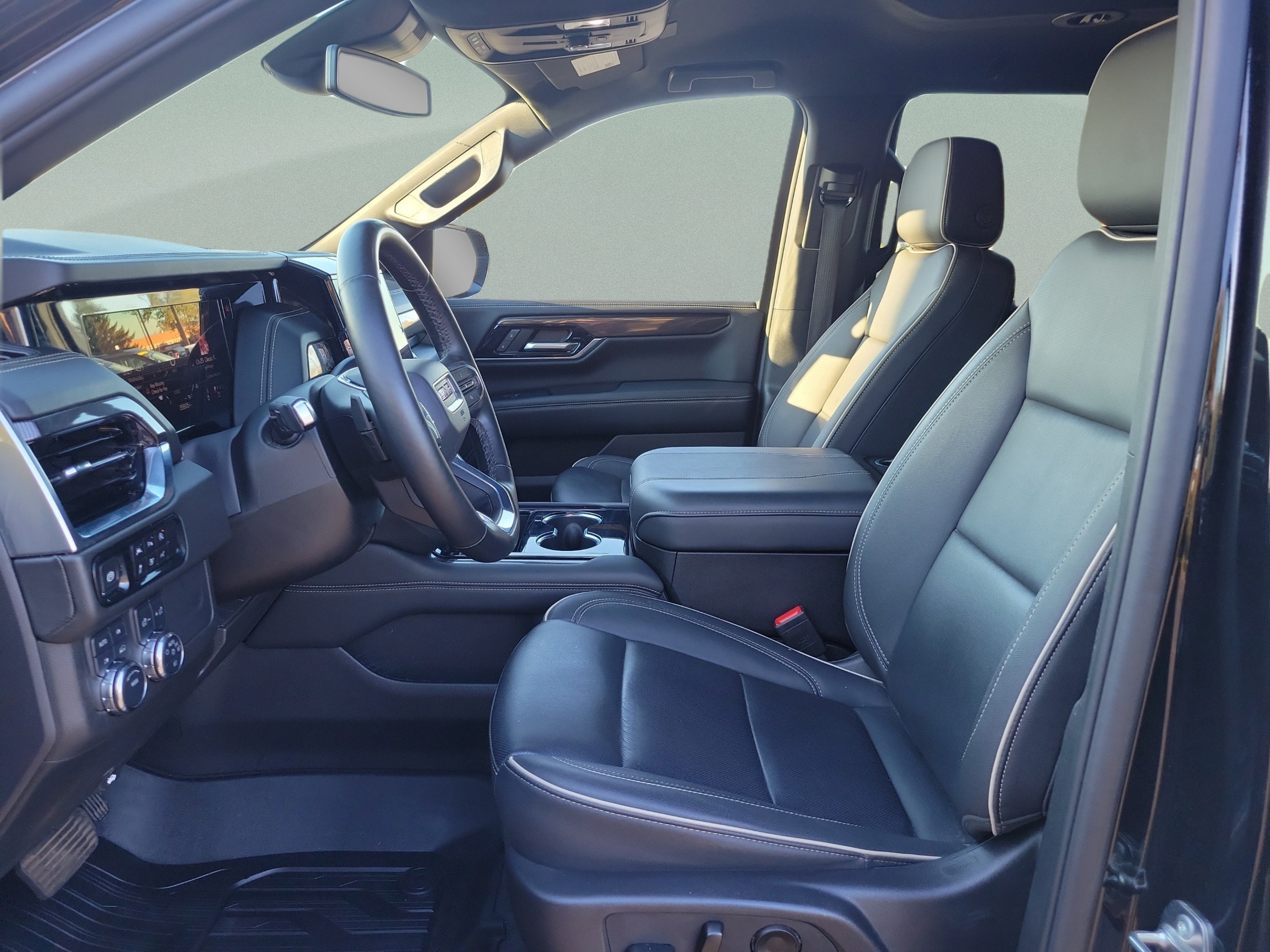 Used 2025 GMC Yukon Elevation AWD/4WD image 16