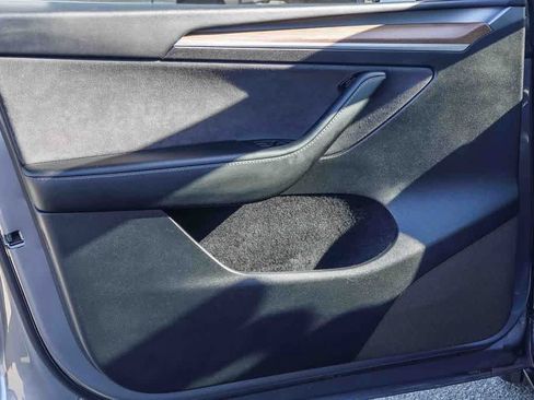 Used 2025 Tesla Model Y Long Range image 16