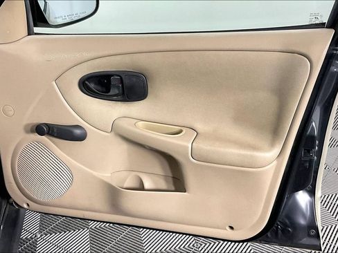 Used 2002 Saturn S-Series SL1 FWD image 18