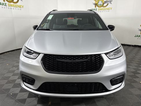 New 2026 Chrysler Pacifica Select w/ S Appearance Package FWD image 3