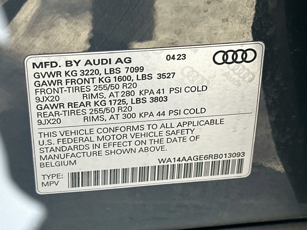 Used 2024 Audi Q8 e-tron Premium AWD/4WD image 33