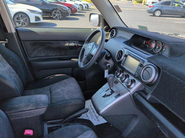Used 2015 Scion xB FWD image 10
