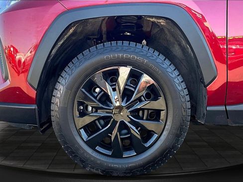 Used 2022 Toyota RAV4 LE AWD/4WD image 9
