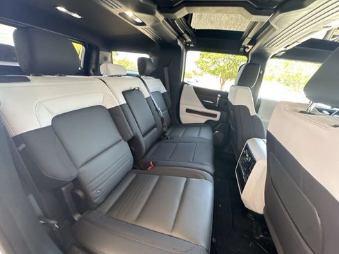 Certified 2025 GMC Hummer EV 3X AWD/4WD image 28