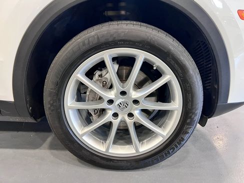 Used 2020 Porsche Cayenne AWD/4WD image 38