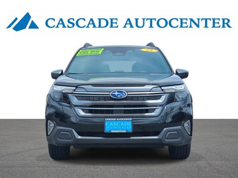 Used 2025 Subaru Forester Premium AWD/4WD image 8