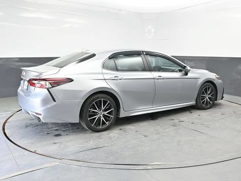 Used 2022 Toyota Camry SE FWD image 7