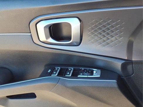 Used 2024 Kia Sorento S image 21