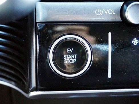 Certified 2025 Hyundai Ioniq 5 SEL image 31