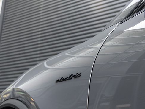 New 2026 Porsche Macan 4S Electric image 13